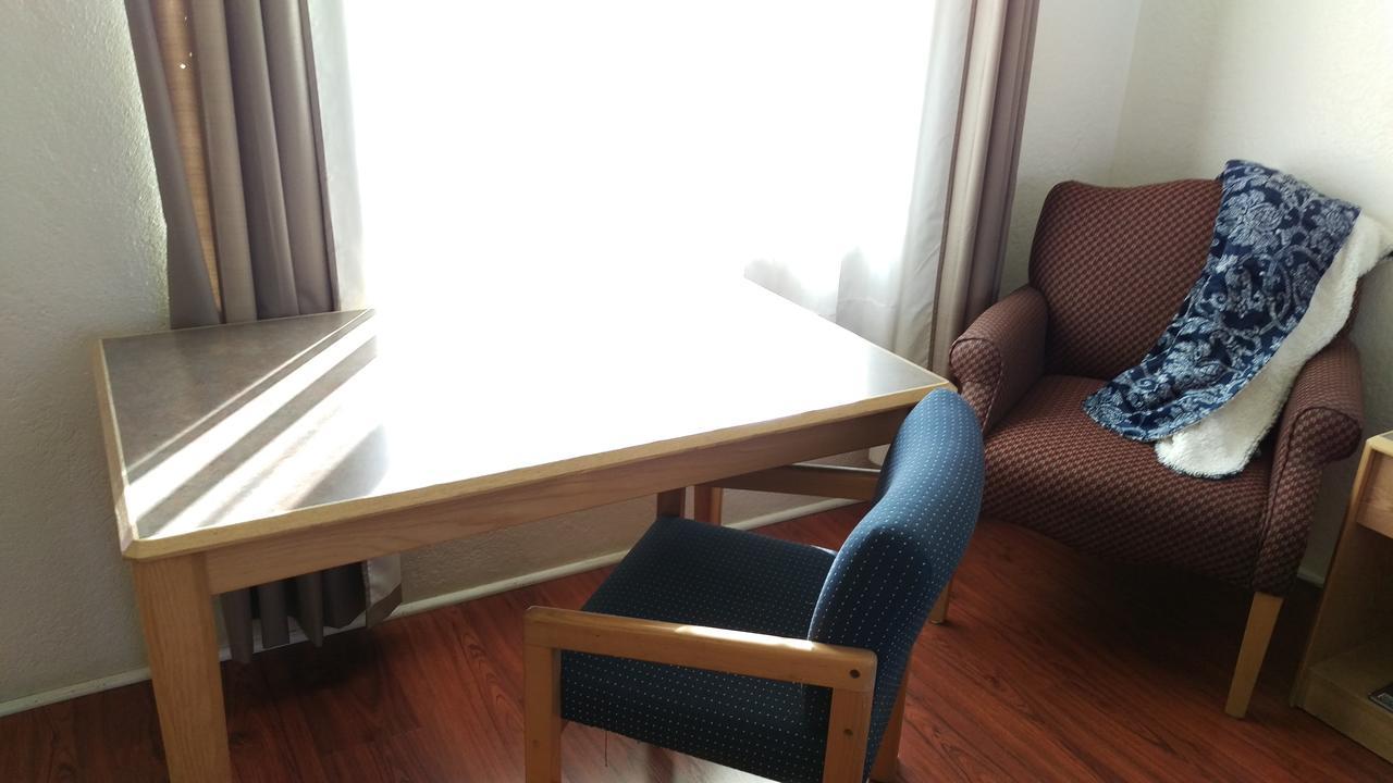 Rocket Inn تروث أور كونسكيونسيس المظهر الخارجي الصورة